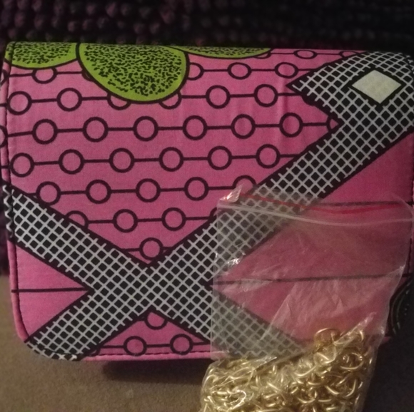 Handbags - Picture 2 of 4